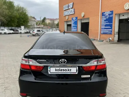 Toyota Camry 2017 года за 12 000 000 тг. в Актобе – фото 4