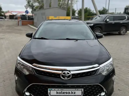 Toyota Camry 2017 года за 12 000 000 тг. в Актобе – фото 2