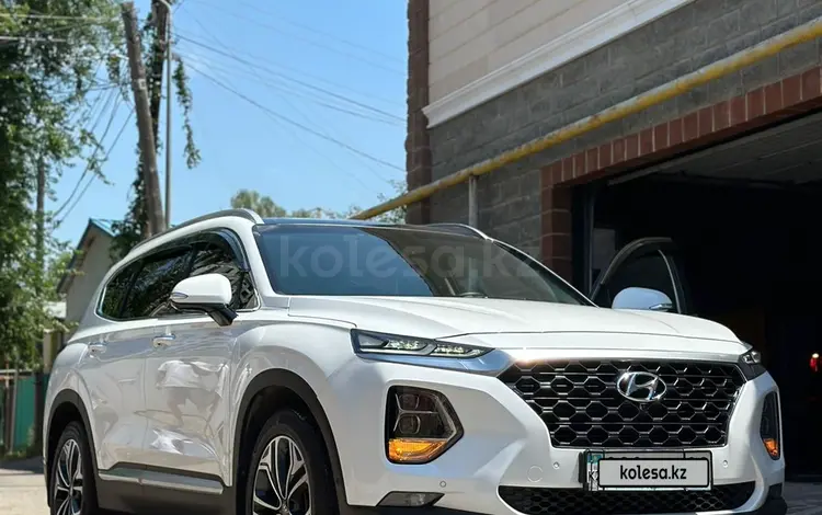 Hyundai Santa Fe 2020 годаfor14 500 000 тг. в Алматы