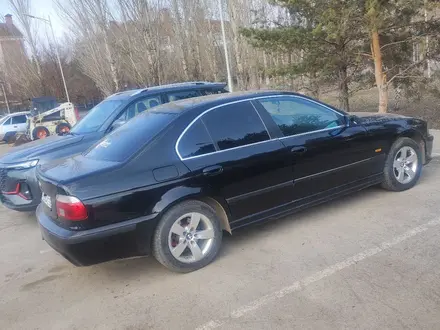 BMW 528 1998 года за 3 200 000 тг. в Астана – фото 2