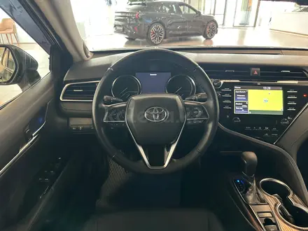 Toyota Camry 2018 года за 13 500 000 тг. в Астана – фото 8