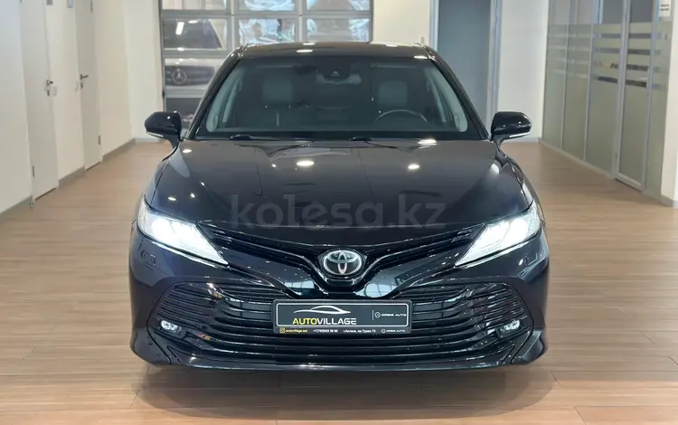 Toyota Camry 2018 года за 13 500 000 тг. в Астана