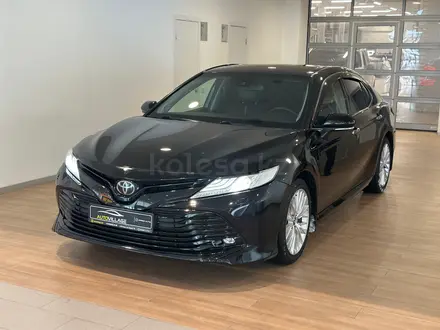 Toyota Camry 2018 года за 13 500 000 тг. в Астана – фото 2