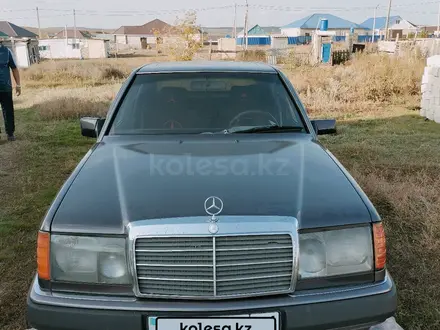Mercedes-Benz E 200 1991 года за 1 700 000 тг. в Актобе – фото 3
