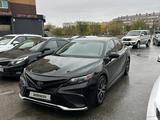 Toyota Camry 2021 года за 11 900 000 тг. в Актобе