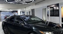 Toyota Camry 2021 года за 11 600 000 тг. в Актобе – фото 3
