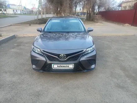 Toyota Camry 2019 года за 13 000 000 тг. в Уральск
