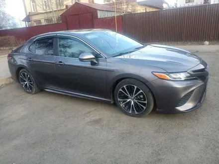 Toyota Camry 2019 года за 13 000 000 тг. в Уральск – фото 2