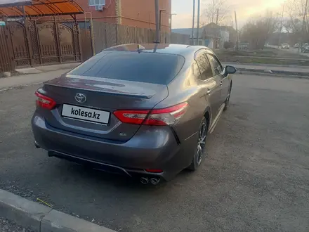 Toyota Camry 2019 года за 13 000 000 тг. в Уральск – фото 5