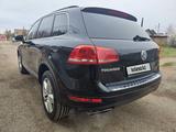 Volkswagen Touareg 2012 года за 6 500 000 тг. в Астана – фото 3