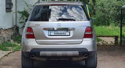 Mercedes-Benz ML 500 2005 года за 5 900 000 тг. в Караганда – фото 4