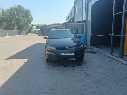 Volkswagen Polo 2014 года за 3 950 000 тг. в Уральск – фото 4