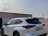 Toyota Highlander 2021 года за 22 500 000 тг. в Актау – фото 2