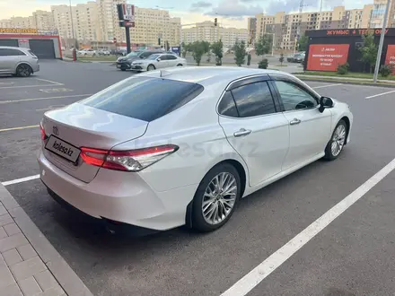 Toyota Camry 2018 года за 14 200 000 тг. в Астана – фото 6