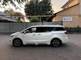 Kia Carnival 2016 года за 10 500 000 тг. в Алматы – фото 2