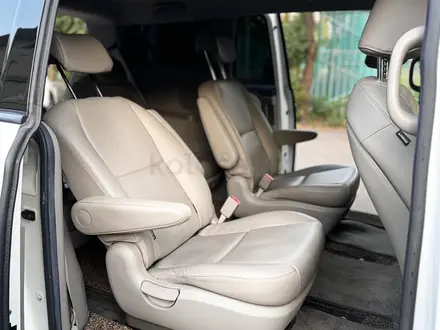 Kia Carnival 2016 года за 10 500 000 тг. в Алматы – фото 12