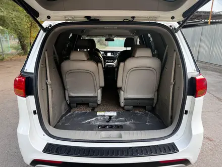 Kia Carnival 2016 года за 10 500 000 тг. в Алматы – фото 11