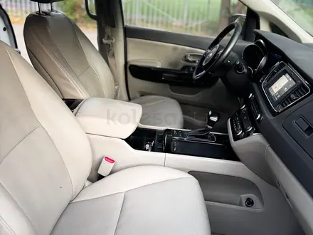Kia Carnival 2016 года за 10 500 000 тг. в Алматы – фото 16