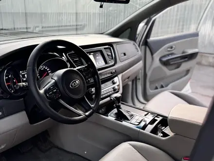 Kia Carnival 2016 года за 10 500 000 тг. в Алматы – фото 15