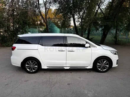 Kia Carnival 2016 года за 10 500 000 тг. в Алматы