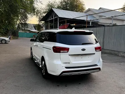 Kia Carnival 2016 года за 10 500 000 тг. в Алматы – фото 4