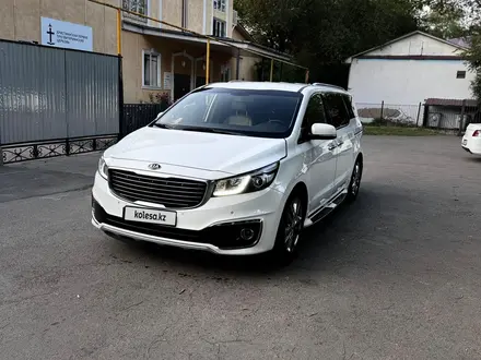 Kia Carnival 2016 года за 10 500 000 тг. в Алматы – фото 3