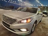 Hyundai Sonata 2016 годаfor7 500 000 тг. в Астана – фото 2