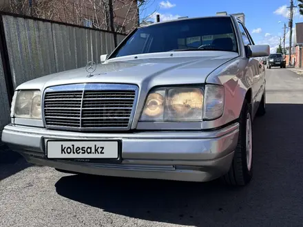 Mercedes-Benz E 280 1993 года за 2 400 000 тг. в Петропавловск – фото 4