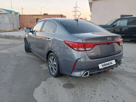 Kia Rio 2021 года за 11 500 000 тг. в Атырау – фото 2