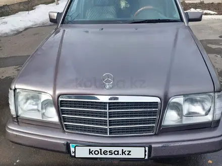 Mercedes-Benz E 220 1993 года за 1 800 000 тг. в Тараз