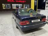 Mercedes-Benz E 280 1997 года за 1 850 000 тг. в Тараз – фото 2