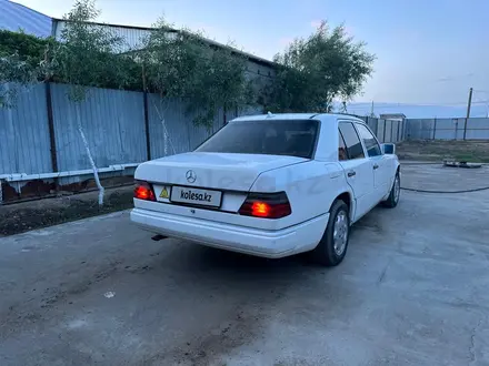 Mercedes-Benz E 230 1993 года за 1 350 000 тг. в Шиели – фото 8