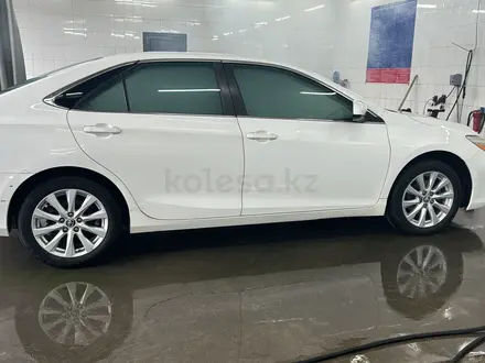 Toyota Camry 2015 года за 8 300 000 тг. в Алматы – фото 3