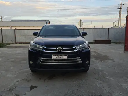 Toyota Highlander 2016 года за 12 000 000 тг. в Атырау