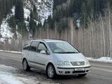 Volkswagen Sharan 2001 годаfor2 600 000 тг. в Алматы