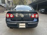 Volkswagen Passat 2005 года за 3 500 000 тг. в Алматы – фото 3