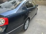 Volkswagen Passat 2005 года за 3 500 000 тг. в Алматы – фото 5