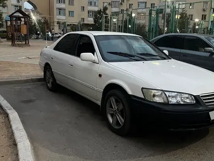 Toyota Camry 1998 года за 2 700 000 тг. в Актау – фото 2