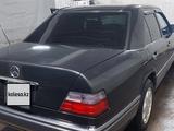 Mercedes-Benz E 280 1994 года за 2 200 000 тг. в Шолаккорган – фото 4