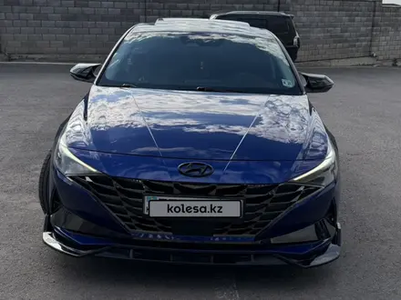 Hyundai Elantra 2022 года за 9 800 000 тг. в Алматы – фото 2