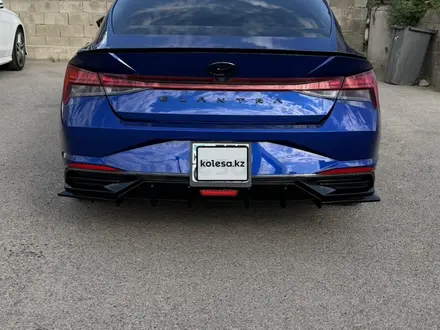 Hyundai Elantra 2022 года за 9 800 000 тг. в Алматы – фото 3