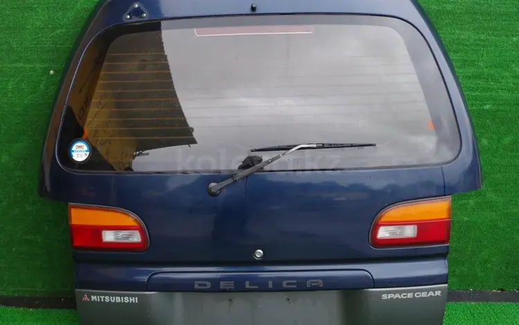 Дверь багажника Mitsubishi Delica PD8W за 45 000 тг. в Усть-Каменогорск