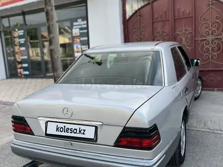 Mercedes-Benz E 220 1991 года за 2 000 000 тг. в Шымкент – фото 5
