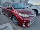 Toyota Sienna 2018 года за 14 800 000 тг. в Актобе – фото 2