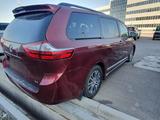 Toyota Sienna 2018 года за 14 800 000 тг. в Актобе – фото 3