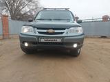 Chevrolet Niva 2014 года за 3 100 000 тг. в Атырау – фото 2