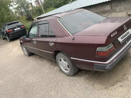 Mercedes-Benz E 200 1992 года за 800 000 тг. в Петропавловск