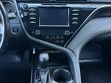 Toyota Camry 2018 года за 11 900 000 тг. в Экибастуз – фото 2