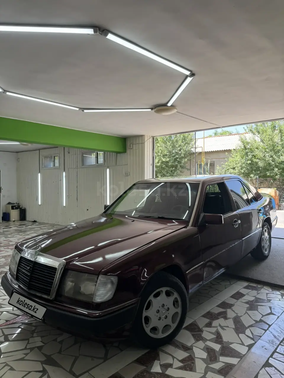 Mercedes-Benz E-Class, 1993