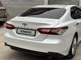 Toyota Camry 2018 года за 14 000 000 тг. в Алматы – фото 4